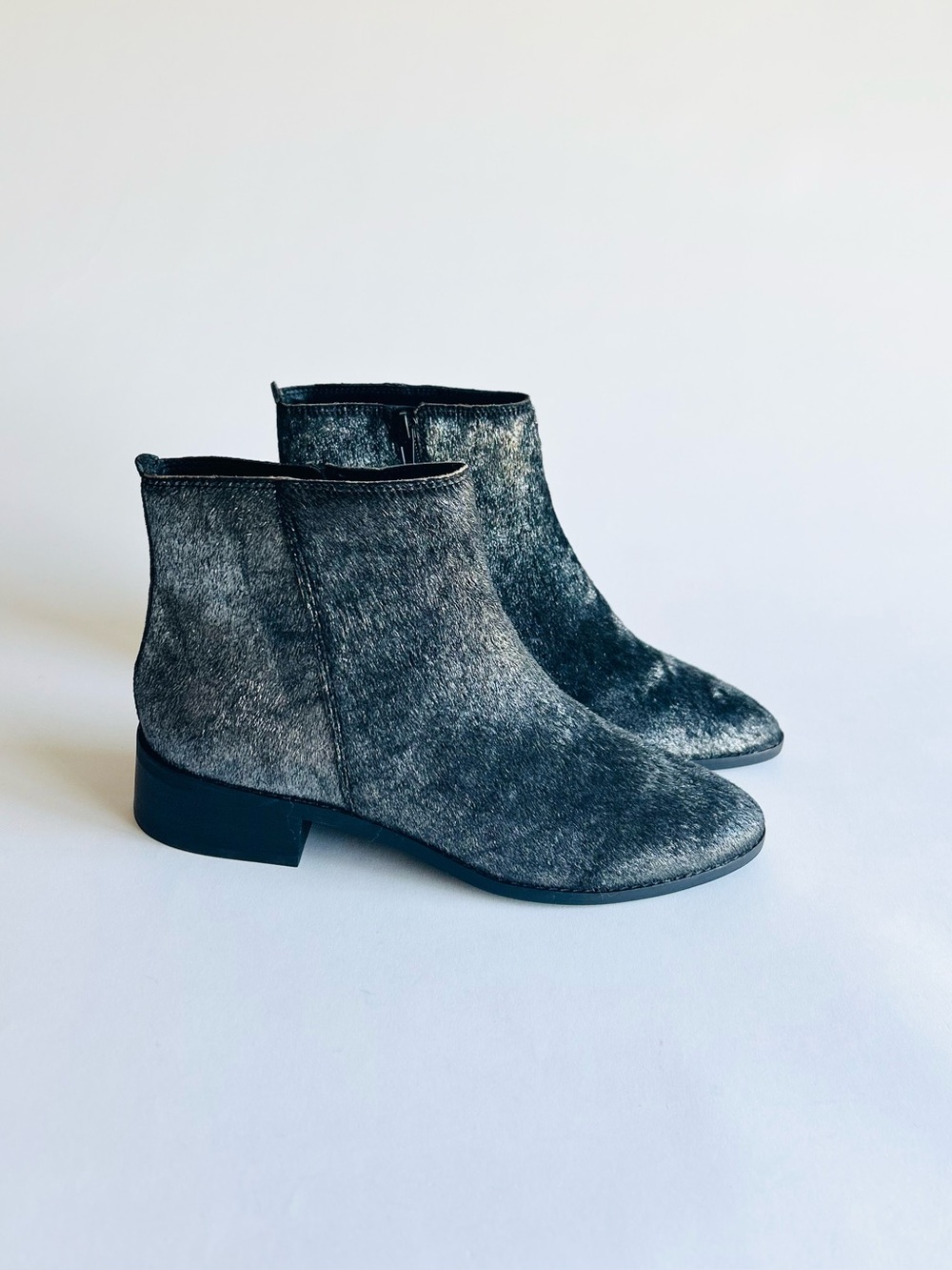 New Lucky Brand Gray Silver Real Cow Hair Fur Almond Toe Ankle Boots size 9
